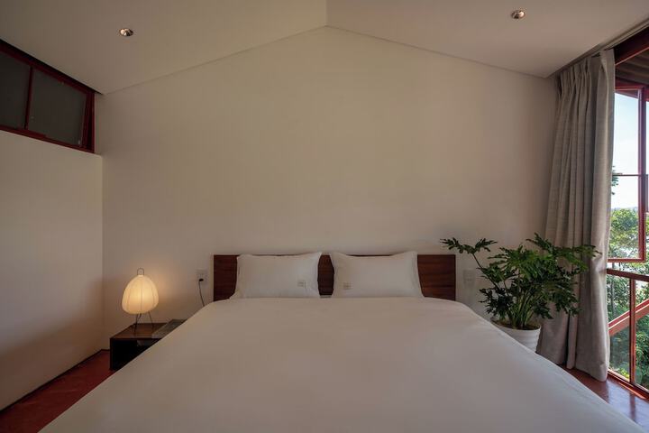 Room 11 of 53