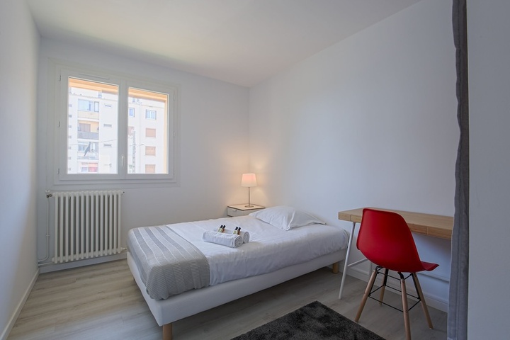 Room 2 of 9