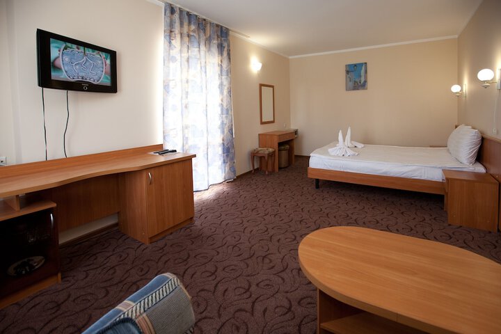 Room 10 of 26