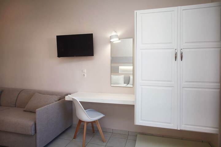 Room 28 of 49