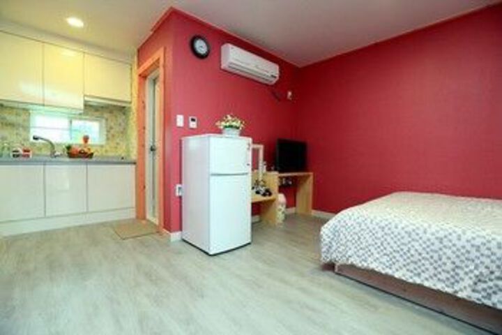 Room 8 of 17