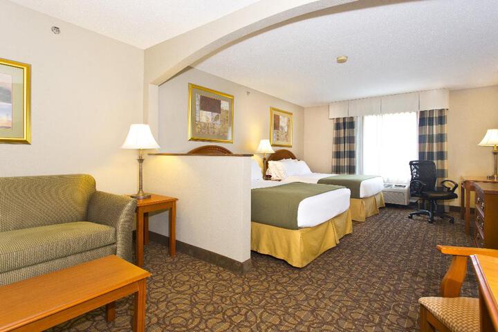 1 King Bed (2 of 10)