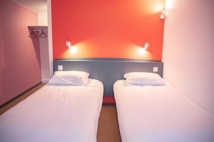 Room 15 of 36