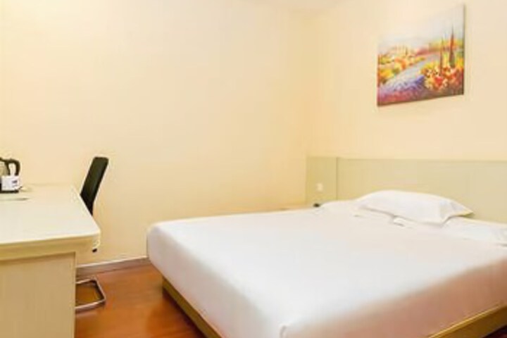 Room 4 of 6
