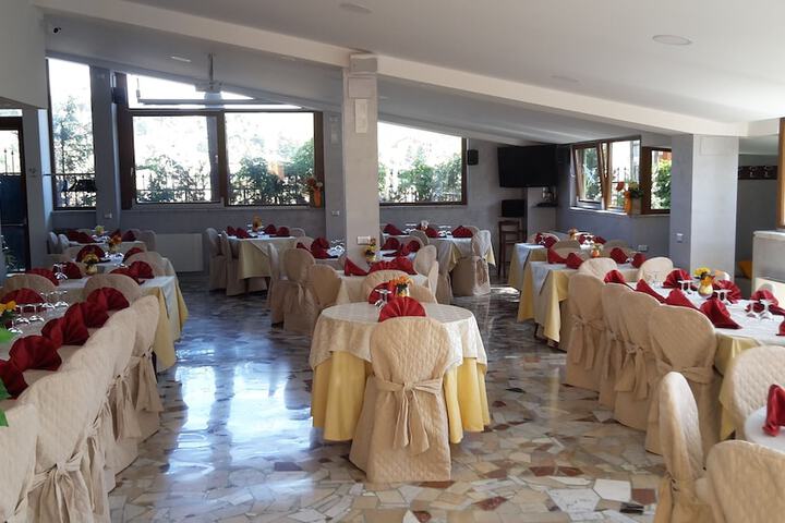 Ballroom/Hall 40 of 48
