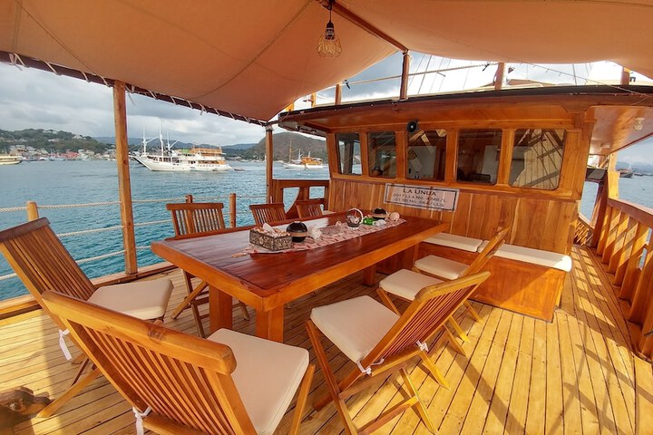 La Unua Liveaboard