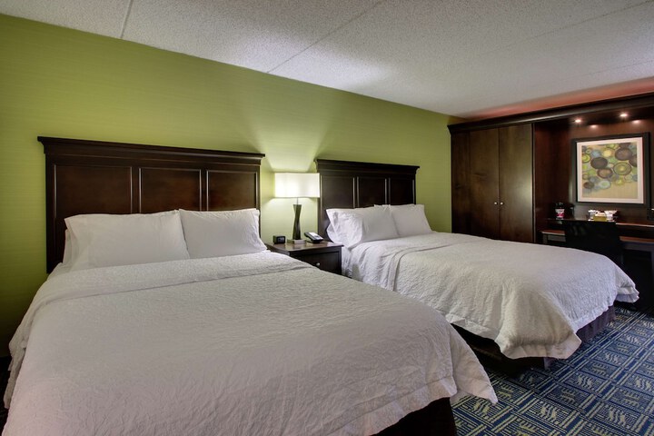 2 Double Beds (1 of 7)