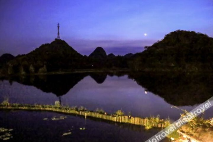 Rizha Baizha Lake View Inn
