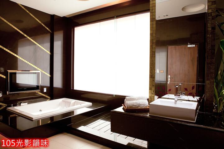 Room 53 of 69