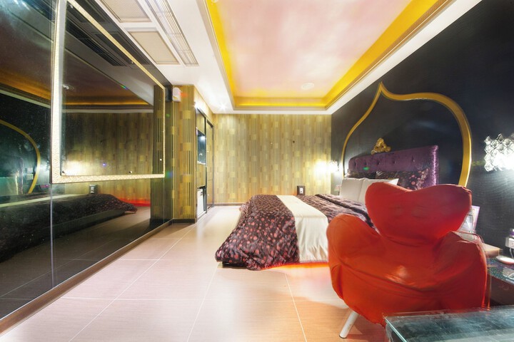 Room 51 of 88