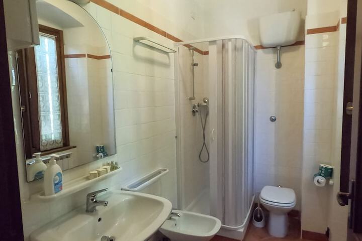 Room 17 of 32