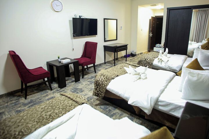Room 7 of 25