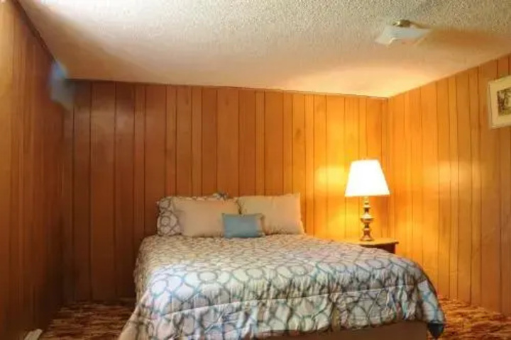 Room 5 of 10