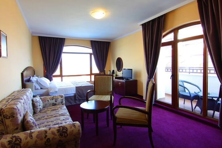 Room 12 of 63