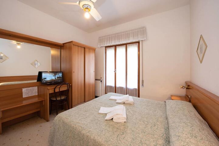 Room 4 of 30