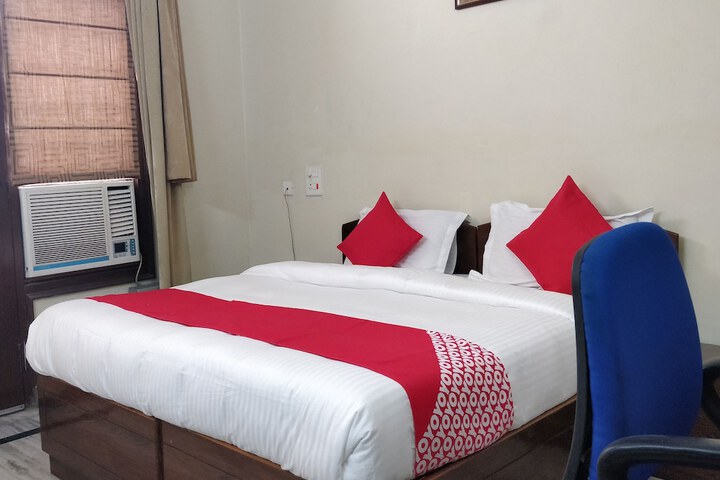 Room 11 of 24
