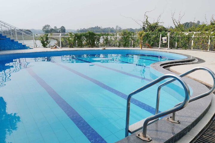 Pool 10 of 30