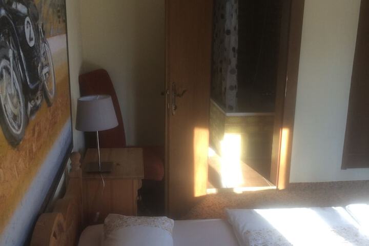 Room 17 of 77
