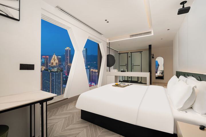 Room 10 of 24