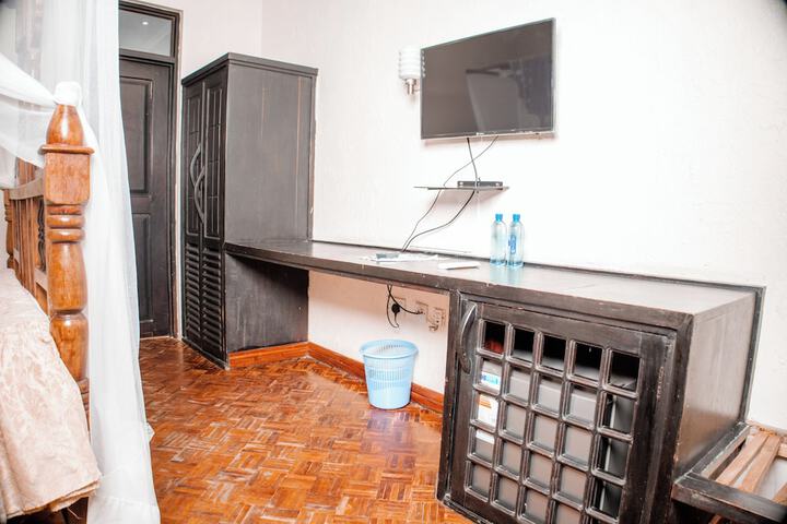 Room 28 of 146