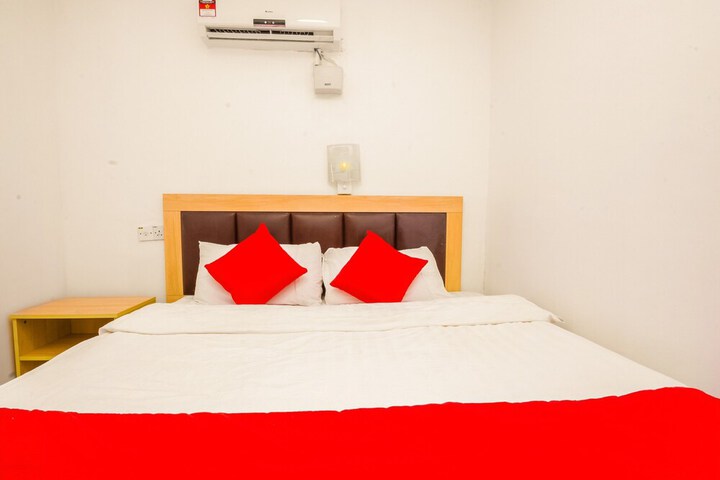 Room 13 of 19