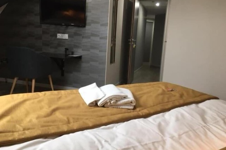 Room 9 of 36