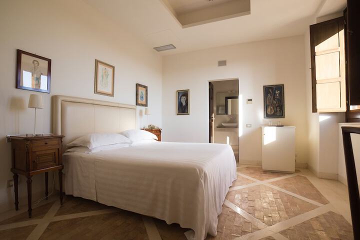 Room 2 of 47