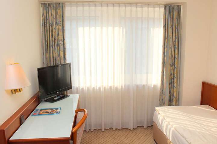 Room 12 of 41