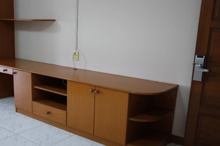 Room 13 of 20