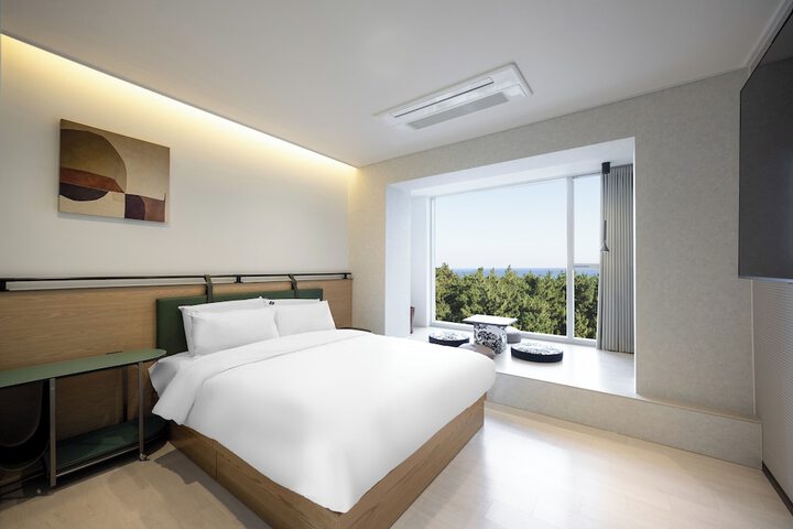 Room 52 of 89