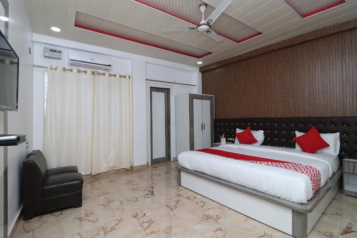 Room 3 of 10