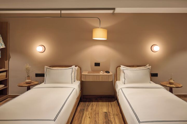 Room 9 of 48