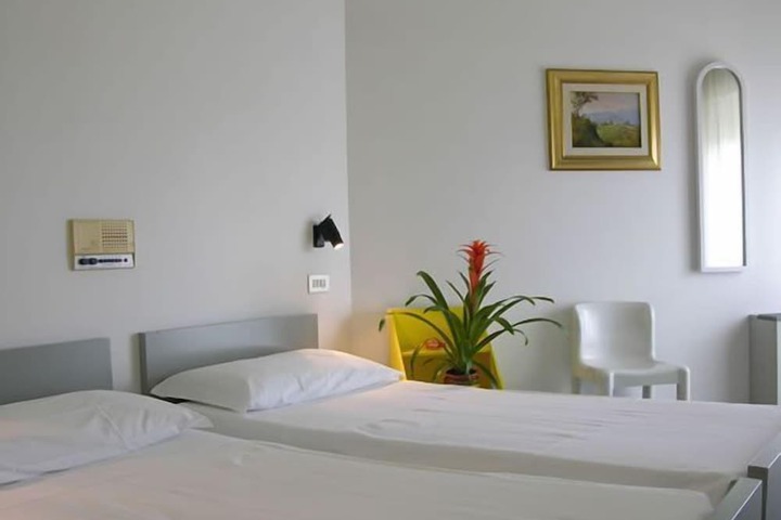 Room 14 of 49