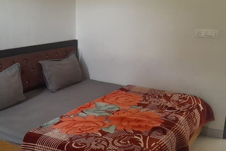 Room 5 of 25