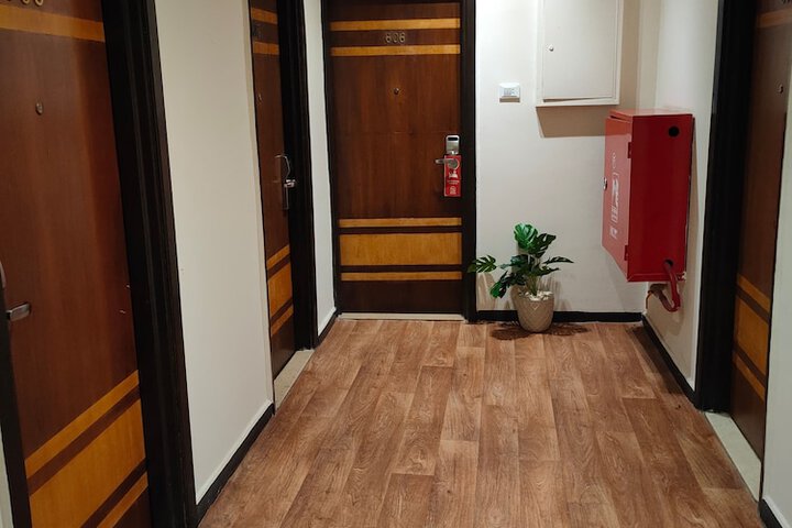 Room 13 of 33