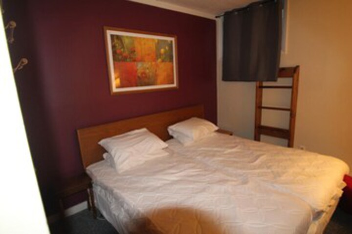 Room 12 of 15