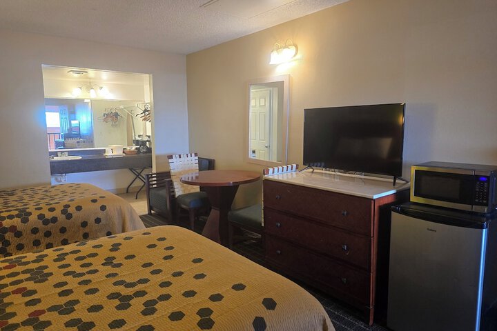 2 Double Beds (12 of 17)