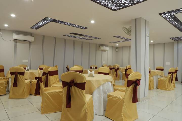 Ballroom/Hall 19 of 24