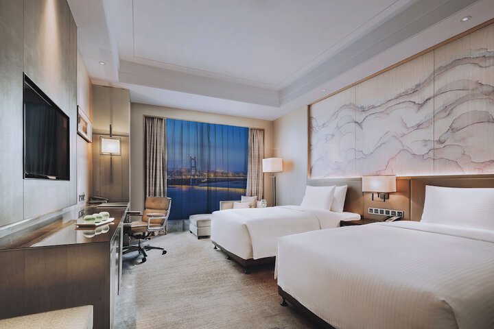 Room 14 of 24