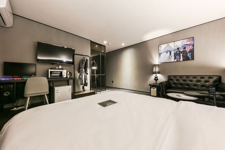 Room 34 of 51