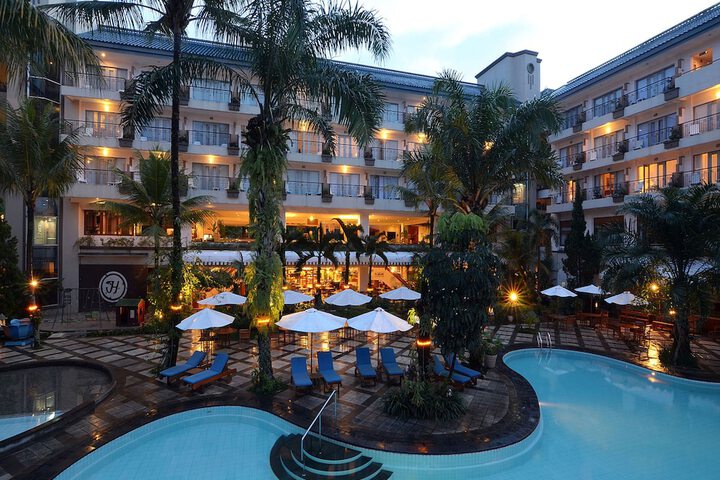 Hotel with Pool