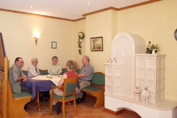 Dining 16 of 47