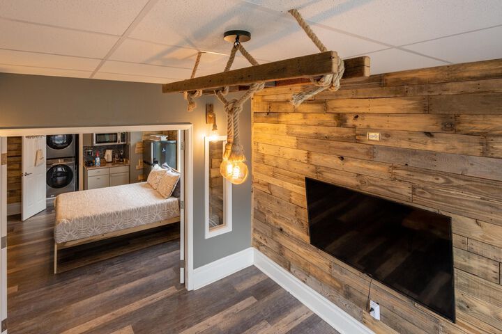 Room 4 of 9