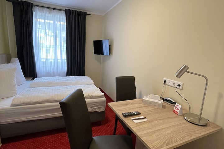 Room 47 of 99