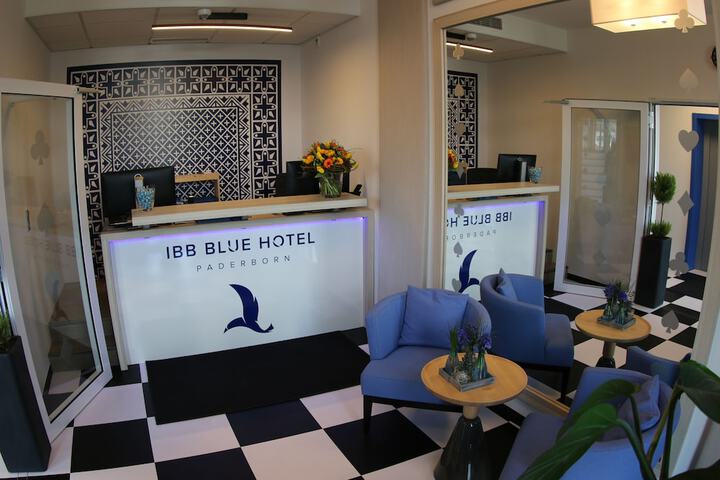 Check-in/check-out kiosk