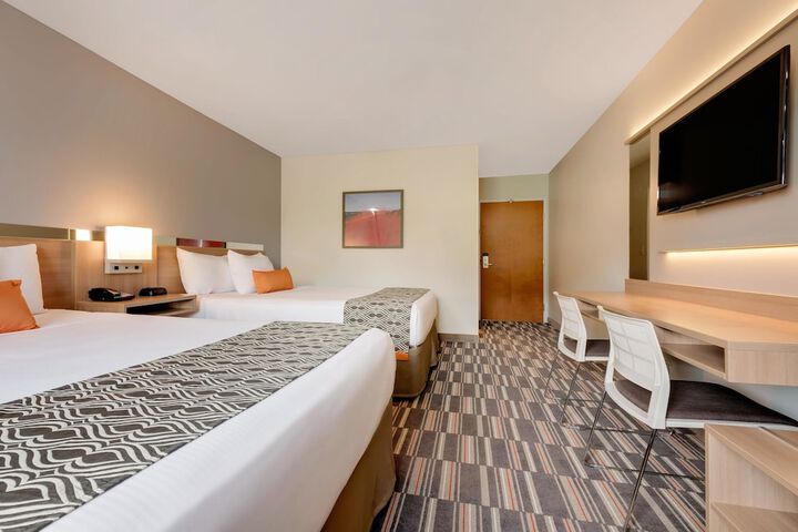 1 Queen Bed (17 of 21)