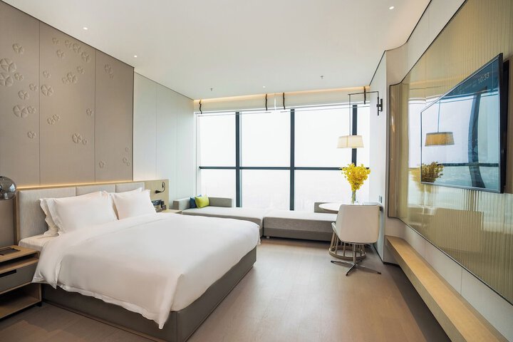 Room 13 of 30