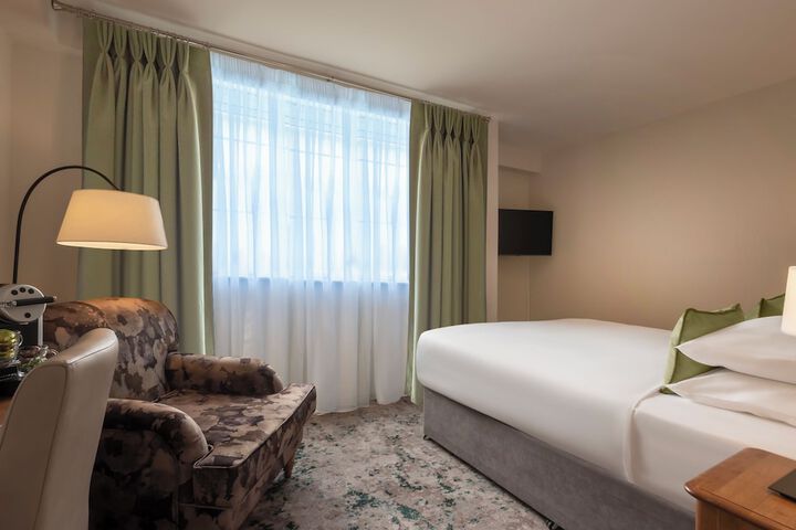 Room 12 of 31