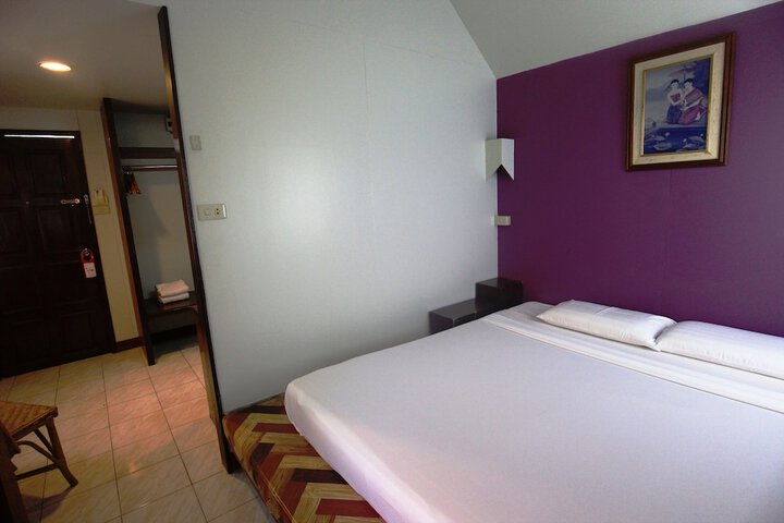 Room 10 of 64