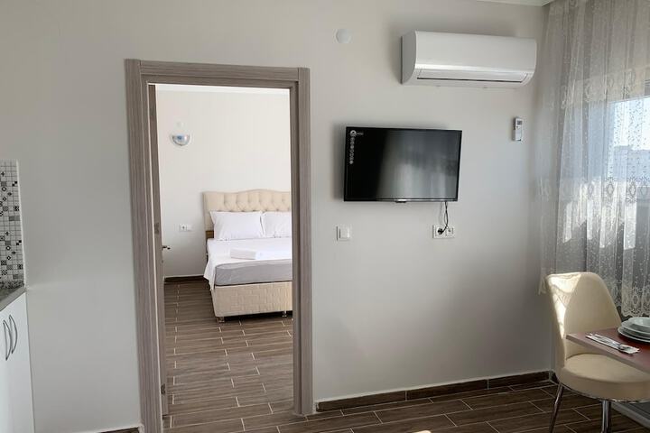 Room 6 of 18
